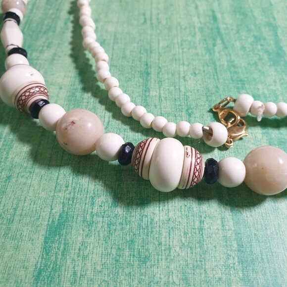 Vintage White Beaded Necklace Boho Island Beach Tribal Core 40" Length Gift - Picture 5 of 5